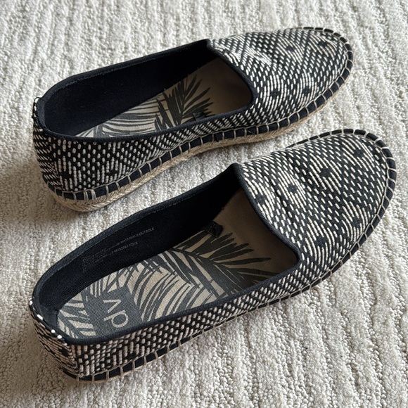 DV by Dolce Vita Woven Espadrilles - Picture 3 of 11